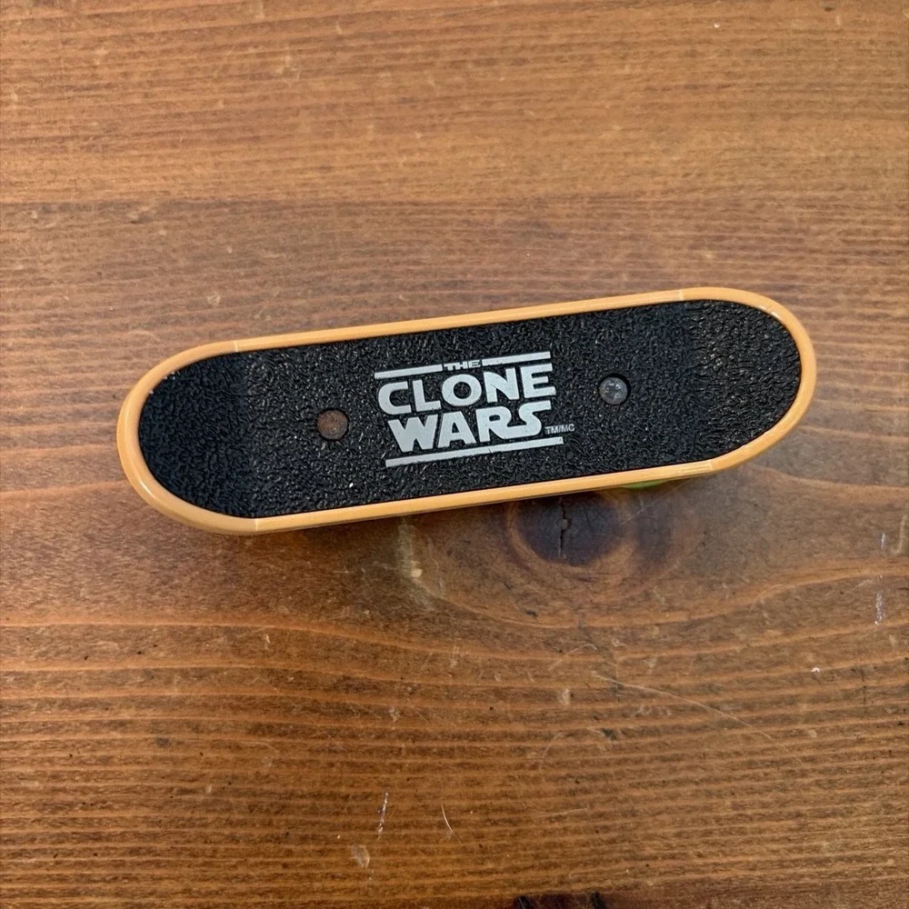 THE CLONE WARS YODA SKATEBOARD TOY (PRE-OWNED)